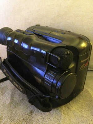 Panasonic PV-10D Palmcorder HQ VHS-C Camcorder Player Recorder SEE NOTES - Image 1 of 4