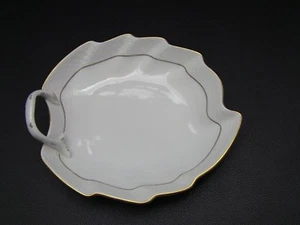 HEREND Feher (weiß) Korbgeflecht Blattform Schale - Goldrand - Bild 1 von 5