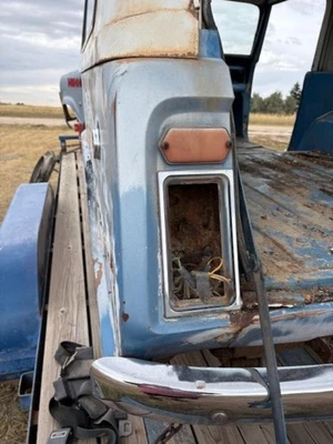 JEEPSTER COMMANDO TRASEIRO DRIVER CANTO JEEP COMMANDO - Imagem 1 de 4