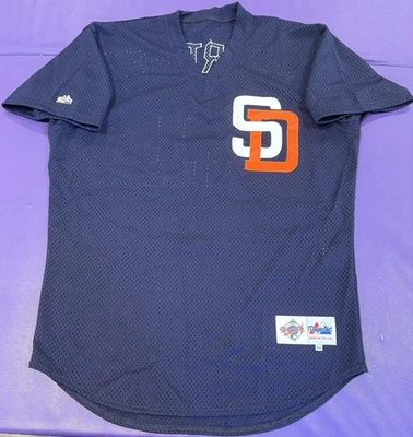 Camiseta deportiva auténtica de los Padres de San Diego Pedro Martínez #41 usada en el juego de malla BP 44 Foto 1 de 4