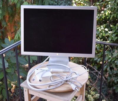 Apple A1081 20 inch Widescreen Cinema Display LCD Monitor W/Power Supply Cables - Image 1 of 4
