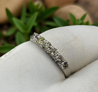 Anillo de boda de plata de ley con banda de eternidad de diamantes, delicado anillo de aniversario Foto 1 de 4