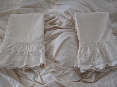 Комплект простыней Ralph Lauren LAUREN LACE кремовый вышитый лист с оборками 4 шт. - полный - Изображение 1 из 4