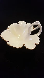 Glazed Porcelain Leaf candy dish with gold trim - Picture 1 of 4