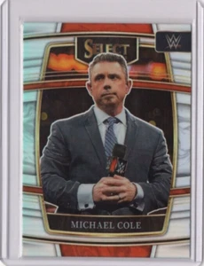 MICHAEL COLE WWE 2022 Panini Select Concourse Silver #100 Card A - Foto 1 di 2