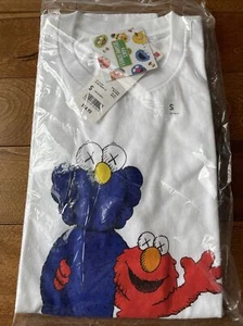 UNIQLO KAWS X SESAME STREET T-SHIRT BFF ELMO WHITE SIZE S - Picture 1 of 1