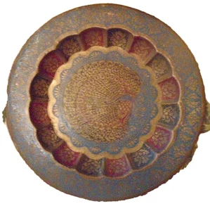 Plato vintage de latón pavo real en relieve 7" - Imagen 1 de 1