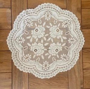 Vintage Circular Lace Dollie Table Runner Placemat Cream Retro - Picture 1 of 5