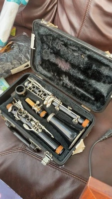 Clarinete de madera Evette & Schaeffer by Buffet Crampon París Francia vendido con estuche Foto 1 de 2