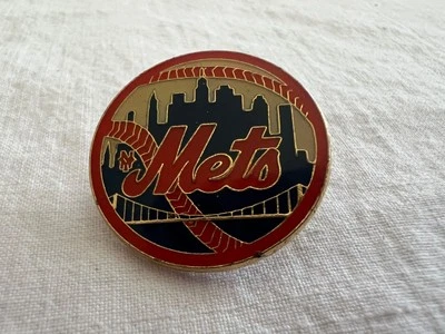 Vintage 1985 MLB New York Mets Logo Souvenir Pin - Image 1 of 2