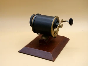 Vintage ANGELROLLE NEUHEIT SCHREIBTISCHPLATTE BLEISTIFTSPITZER - Bild 1 von 6