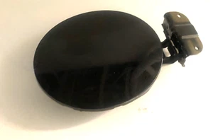Cubierta de tapa de puerta de llenado de combustible de gasolina Nissan Murano 2015-2021 negra OEM - Imagen 1 de 10