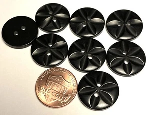 8 Neu aus altem Lagerbestand geschnitzt glänzend schwarz Kunststoff Durchnähen 2-Loch Knöpfe 18 mm 11/16" 12647 - Bild 1 von 3