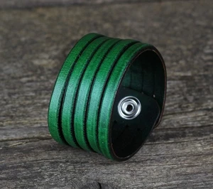 Grünes Lederarmband, Damenmanschette, Herrenarmband, Lederaccessoires. - Bild 1 von 10