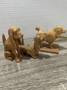 Lote de madera tallada a mano Basseet, Houndle, Poodle - rango de 3" a 4" - Imagen 1 de 21