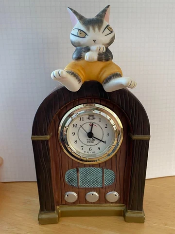 Dayan the cat retoro table clock desk clock radio style  WACHIFIELD from Japan Cover