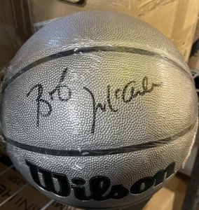 Bob McAdoo SIGNED Wilson NBA BASKETBALL  Silver 75th ANV Braves/LAKERS HOF - Picture 1 of 3