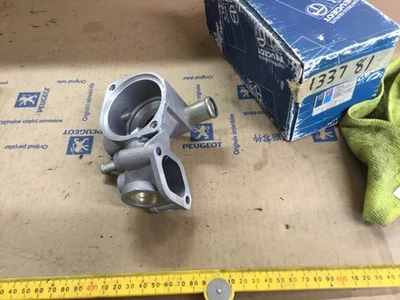 Peugeot 505  2165cc alloy coolant thermostat housing engine block 133781 ZDJL - Image 1 of 4