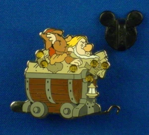 Prendedor Sneezy from Seven Dwarfs Mine Car Mystery Collection 2014 # 99935 - Imagen 1 de 3