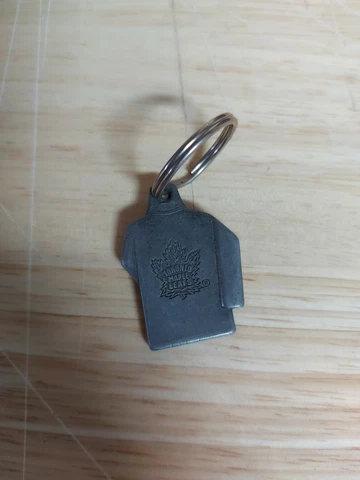 Vintage Toronto Maple Leafs Duracell Pewter Keychain Used Cover