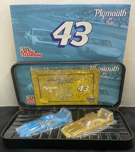 1999 Richard Petty 1970 Plymouth Superbird 24K gold 1/43 diecast set - Picture 1 of 8