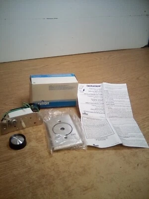 Control de velocidad del ventilador giratorio de un solo polo Leviton Trimatron 6616 5A, 120 VCA Foto 1 de 4