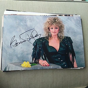 BONNIE TYLER, Foto original firmada en 20x27 cm (StpL) - Imagen 1 de 1