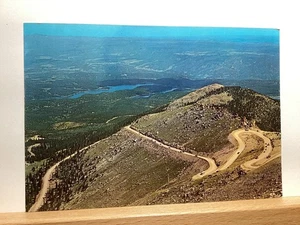 Switchbacks on Pikes Peak Highway, CO - Vintage Postcard - Picture 1 of 3