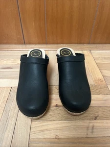 No. 6 Women’s Black Leather Clogs Slip On Size 38 - Picture 1 of 6