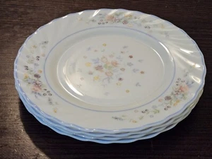 4x Milk Glass Arcopal France Ditsy Pattern Plates - Picture 1 of 2