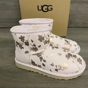 UGG Damen Classic Mini Floral Foil Seashell Pink Neu im Karton - Bild 1 von 8