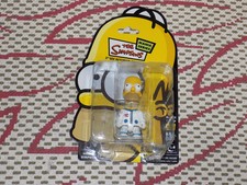 TOY2R, THE SIMPSONS, MANIA SERIES, HOMER SIMPSON 3" QEE KEYCHAIN COLLECTIBLE