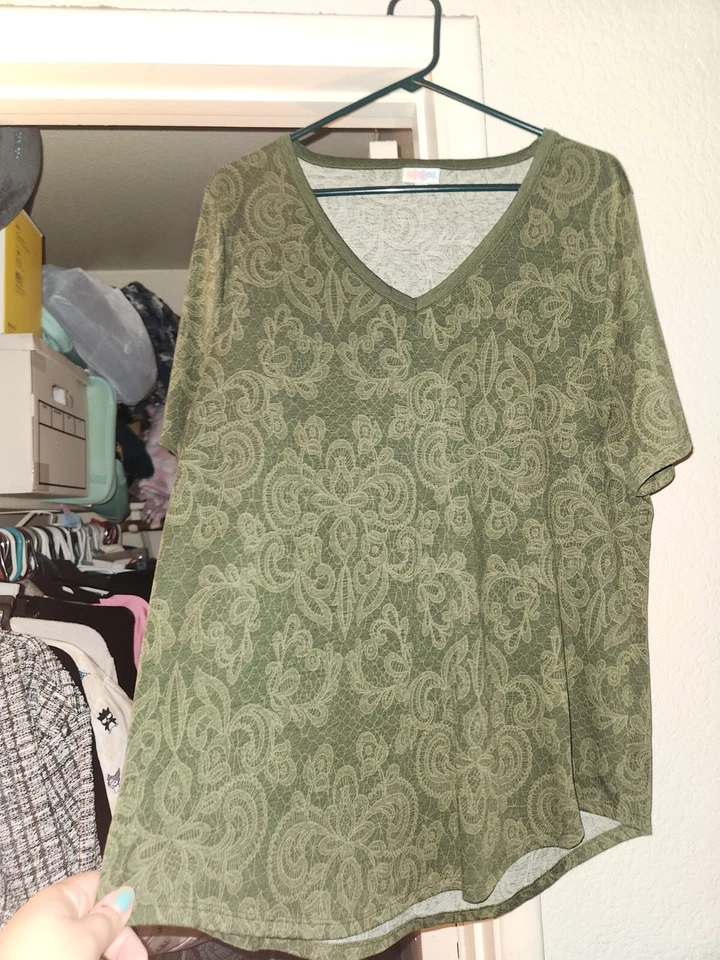 LuLaRoe - Blusa Top Estampada Verde Floral Paisley Encaje Pergaminos Talla L Foto 1 de 3