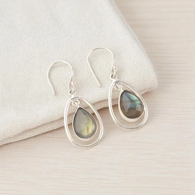 Pendientes de joyería hechos a mano de plata de ley 925 con piedras preciosas de labradorita natural de 1,70" Foto 1 de 4