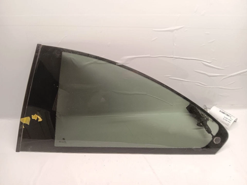 Cuarto de cristal trasero izquierdo del lado del conductor BMW 2001-2006 E46 OEM Foto 1 de 4