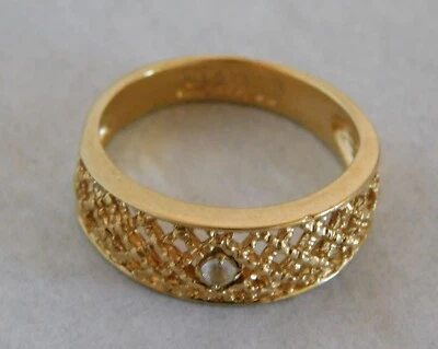 Кольцо AVON — золотистая лента с прозрачными стразами — дизайн X — размер 7,5 (#D517) - Изображение 1 из 4