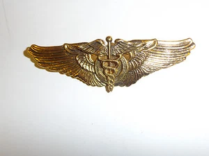 0195 WW 2 US Army Air Force 1st model Gold Flight Surgeon Wings B1D42 - Picture 1 of 3