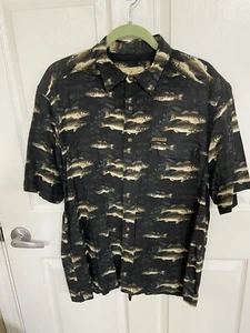 Legendary Whitetails  Large Fishing Short Sleeve Shirt Vented Button Up - Picture 1 of 13