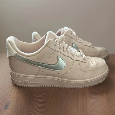 Nike Air Force 1 Damen Low Rosa Kunstpelz Sneaker Schuhe Gr. 39 - Bild 1 von 4