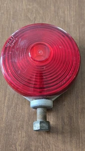 Luz de coche de colección Napa DZ 77-276 SAE-ISTP-74 lente roja stock antiguo - Imagen 1 de 6