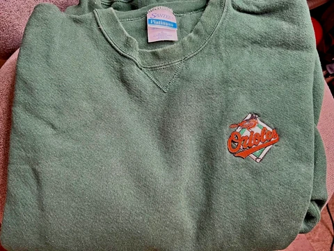 Pre-owned official Baltimore Orioles XL long-sleeve sweatshirt Green with logo Cover