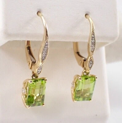 Pendientes colgantes/gotas de peridoto de corte esmeralda de 3 quilates enchapados en oro amarillo de 14 quilates Foto 1 de 4