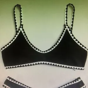 Costume da bagno SHEIN piccolo nero bianco fascia a contrasto rickrack bikini top imbottito - Foto 1 di 9
