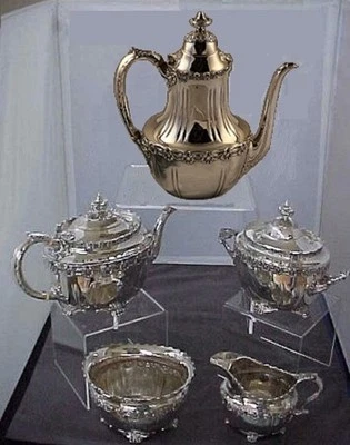 Juego de café + té Tiffany & Co.® de plata esterlina ENGLISH KING 1893 Foto 1 de 4