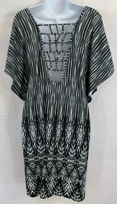 Vestido Dotti Talla M Negro Blanco Gris Rayas Corte Enrejado Espalda Manga Dolman  Foto 1 de 4