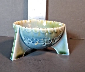 Irish Porcelain 3 footed open salt 1.5" tall; 2.5" across the top - Picture 1 of 6