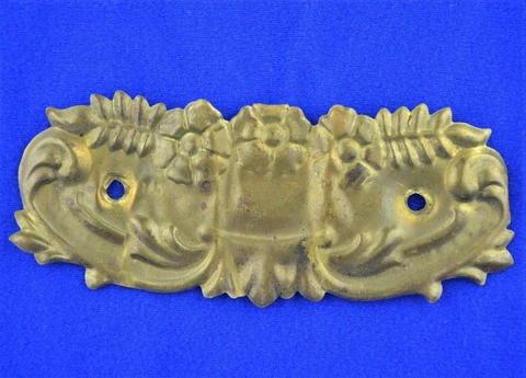 LOT OF 4 VICTORIAN STAMPED BRASS BAIL STYLE BACKPLATES - 3" CENTERS - NO BAILS Cover