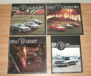 CATÁLOGOS DE FOLLETOS DE VENTA OLDSMOBILE 1984 VINTAGE - LOTE DE 4 - TODOS ORIGINALES - Imagen 1 de 10