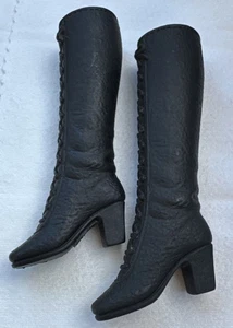 Vintage Barbie Kleidung - Mod Ära Barbie groß schwarz Schnürstiefel/Mattel Inc, China - Bild 1 von 5