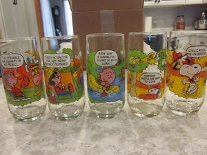 VTG McDONALDS CAMP SNOOPY CHARLIE BROWN COMPLETE 5 GLASS SET NEW FROM 1980 MINT! - Picture 1 of 6